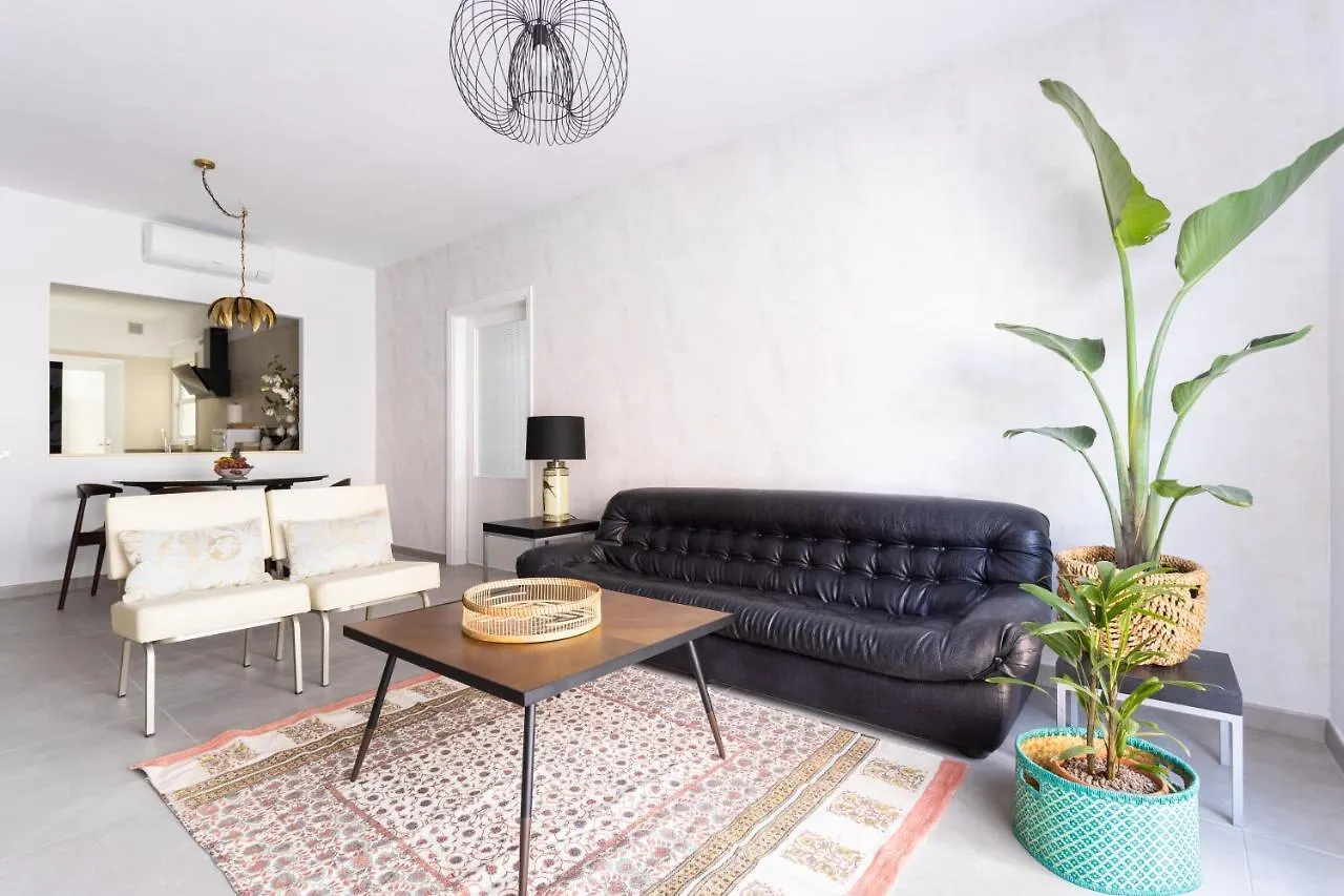 Home2Book Charming Center Apartment Santa Cruz